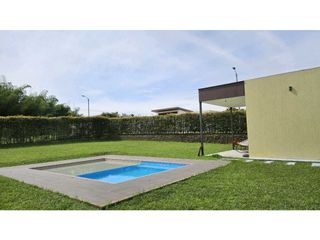 Foto 3 de Casa campestre de un nivel, en unidad cerrada en Cerritos