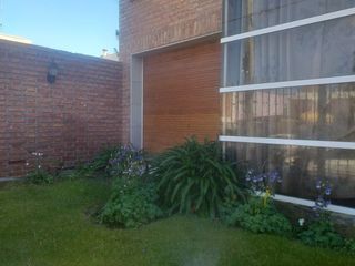 Foto 1 de Neuquen. Alquiler. Departamento 2 dormitorios,  PB (1 en suite). Barrio Maria Auxiliadora