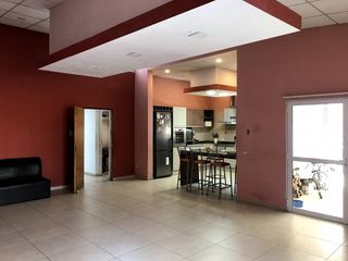 Foto 1 de MODERNA CASA UBICADA A SOLO 5 MINUTOS DEL CENTRO DE SAN RAFAEL
