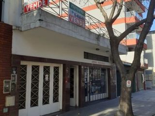 Foto 1 de Casa en lote propio de 8.66 x 24 con garaje y un local