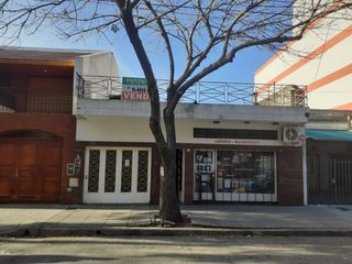 Foto 2 de Casa en lote propio de 8.66 x 24 con garaje y un local