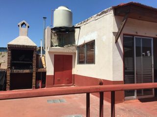 Foto 1 de Ph 3 ambientes, con patio y terraza con quincho y parrilla.