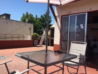 Foto 4 de Ph 3 ambientes, con patio y terraza con quincho y parrilla.