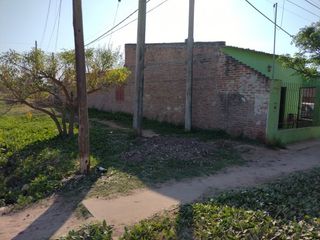 Foto 4 de SE VENDE CASA. AVENIDA GARDEL ESQUINA 32 BÂ° NUEVO