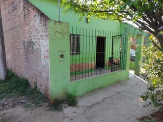 Foto 3 de SE VENDE CASA. AVENIDA GARDEL ESQUINA 32 BÂ° NUEVO