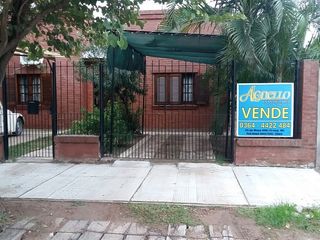 SE VENDE CASA.CALLE 13 ENTRE 24 Y 26  (ZONA CENTRO).