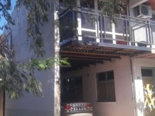 Foto 3 de SE VENDE AMPLIA CASA DE DOS PLANTAS CON SALON COMERCIAL