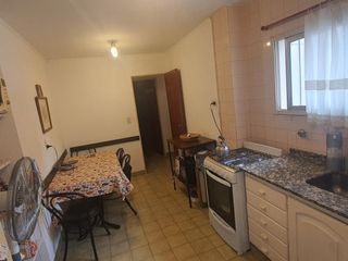 Foto 5 de VENDO SEMIPISO. 4 DORMITORIOS, COCHERA. ZONA PARQUE U$S 130.000.-