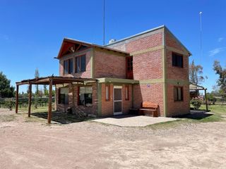 Foto 2 de CASA QUINTA DE DOS PLANTAS CON TERRENO DE 5000mÂ²