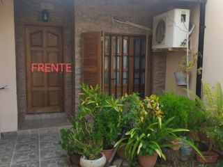 Foto 1 de SE VENDE CASA. 26 BIS E/ 13 Y 15 BÂº 1ro de Mayo.