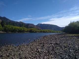 Foto 2 de Fraccion con costa de Rio Limay