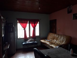 Foto 1 de Vendo Casa con Dos Departamentos
