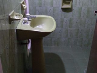 Foto 2 de Chalet en lote propio de 5 ambientes, desarrollada en una planta con un altillo. Villa Primera