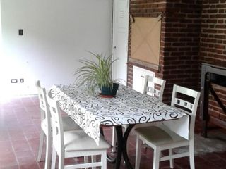 Foto 9 de Chalet 4 ambientes desarrollda en una planta con parque y garage. Reciclada. Chauvin