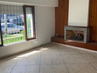 Foto 5 de chalet 4 amb. + depto 2 + dep. amb. 11 de sept.7500