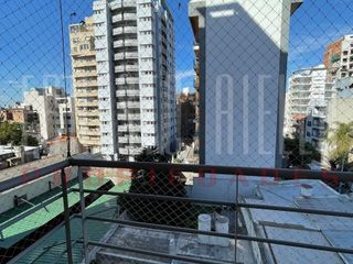 Foto 3 de Alquiler Piso de 4 ambientes c/Cochera y Baulera. Quilmes Centro.