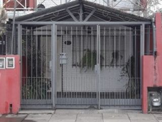 Foto 1 de Venta Duplex 3 ambientes patio y cochera - Aldo Bonzi TOMA PERMUTA MAR DEL PLATA