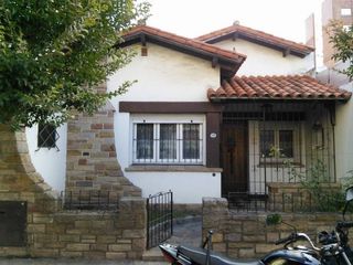 Foto 1 de CASA ALVARADO Y MITRE 4 AMB.