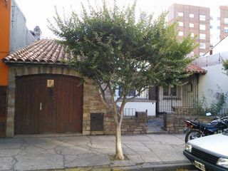 Foto 2 de CASA ALVARADO Y MITRE 4 AMB.