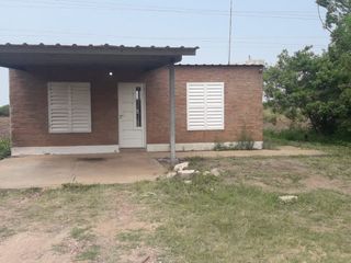 Foto 1 de CASA QUINTA. A 1KM DE LA ROTONDA DE LA RUTA 16 CON DIRECCION AL ESTE.