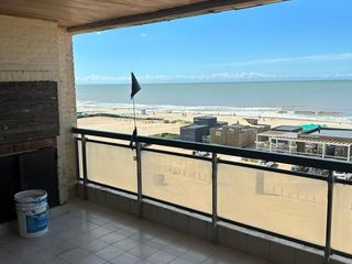Foto 5 de Alquila Departamento Frente al Mar en Pinamar con Vistas Impresionantes y Espacios Comodos. Pileta y Cocina Equipada
