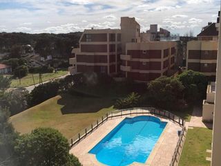 Foto 11 de Alquila Departamento Frente al Mar en Pinamar con Vistas Impresionantes y Espacios Comodos. Pileta y Cocina Equipada