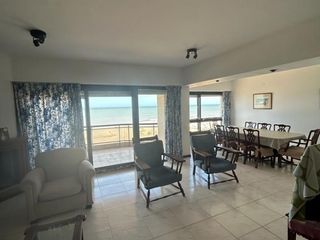 Foto 7 de Alquila Departamento Frente al Mar en Pinamar con Vistas Impresionantes y Espacios Comodos. Pileta y Cocina Equipada