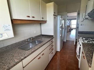 Foto 23 de Alquila Departamento Frente al Mar en Pinamar con Vistas Impresionantes y Espacios Comodos. Pileta y Cocina Equipada