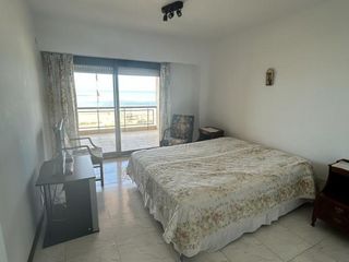 Foto 14 de Alquila Departamento Frente al Mar en Pinamar con Vistas Impresionantes y Espacios Comodos. Pileta y Cocina Equipada