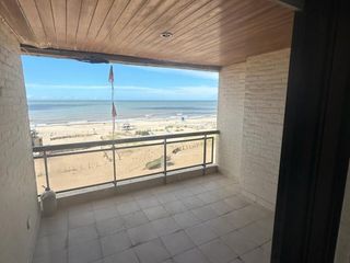 Foto 3 de Alquila Departamento Frente al Mar en Pinamar con Vistas Impresionantes y Espacios Comodos. Pileta y Cocina Equipada