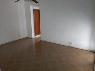 Foto 4 de Dos ambientes en Villa Urquiza . Luminoso . cocina independiente. baño completo.