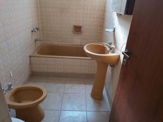 Foto 14 de Dos ambientes en Villa Urquiza . Luminoso . cocina independiente. baño completo.