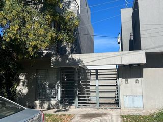 Foto 2 de Departamento tipo duplex en Moreno