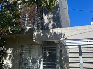 Foto 1 de Departamento tipo duplex en Moreno