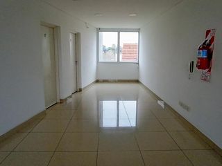 Foto 10 de Oficina en Alquiler - Pilar