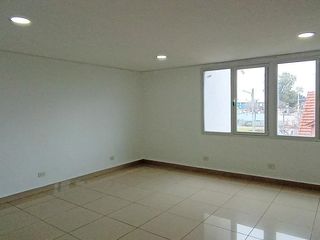 Foto 3 de Oficina en Alquiler - Pilar