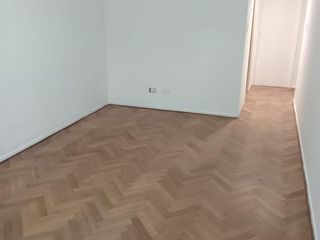Foto 5 de Departamento en venta al frente con balcon