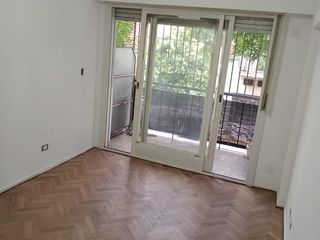 Foto 4 de Departamento en venta al frente con balcon