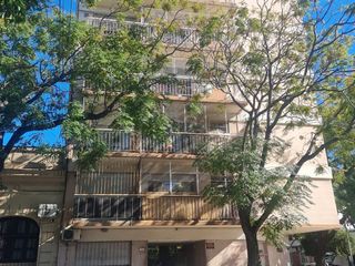 Foto 1 de Departamento en venta al frente con balcon