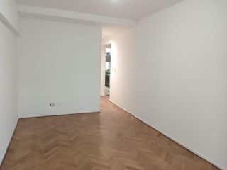 Foto 3 de Departamento en venta al frente con balcon