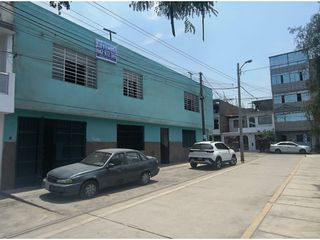 Foto 11 de Comas Vendo Casa en Esquina Frente a Parque