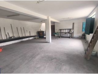 Foto 10 de Comas Vendo Casa en Esquina Frente a Parque
