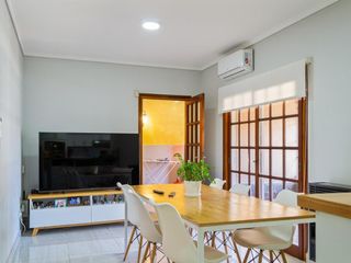 Foto 4 de Venta Casa 7 Amb. (Lomas de Zamora)