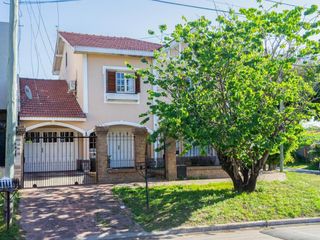Foto 2 de Venta Casa 7 Amb. (Lomas de Zamora)