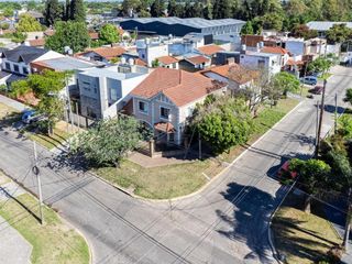 Foto 3 de Venta Casa 7 Amb. (Lomas de Zamora)