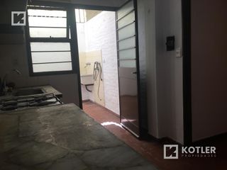 Foto 6 de Depto. de 3 amb. c/patio y entrada de auto, próximo a Av. Alte Brown y a Estación Temperley