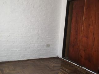 Foto 10 de Depto. de 3 amb. c/patio y entrada de auto, próximo a Av. Alte Brown y a Estación Temperley
