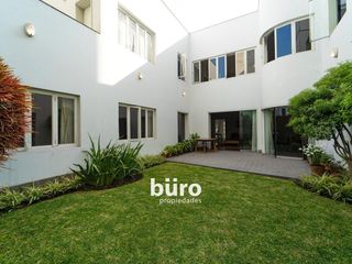 Foto 1 de LINDA CASA EN VENTA DIVIDIDA EN 2 SUPER DEPAS CERCA A HUACA PUCLLANA MIRAFLORES