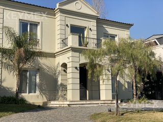 Foto 1 de Alquiler de casa con salida al Río y amarra propia