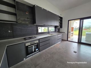 Foto 7 de Venta de Casa Con Pileta- Barrio Carpinchos- Nordelta
